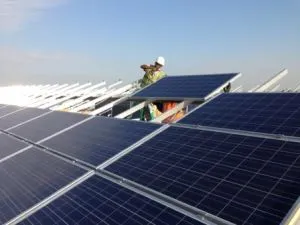 تركيب هيكل لوحة للطاقة الشمسية